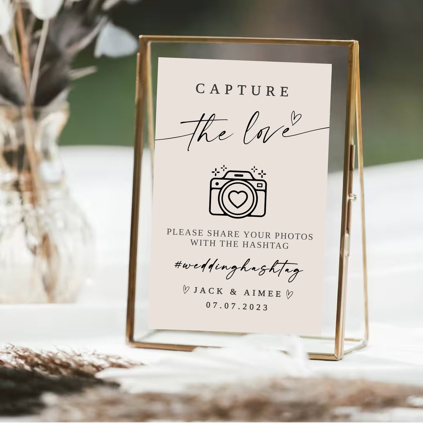 Wedding Photo Sign l Capture the Love Sign l Minimalist Wedding Hashtag Sign l Wedding Social Media Hashtag Sign l Instagram Wedding Sign