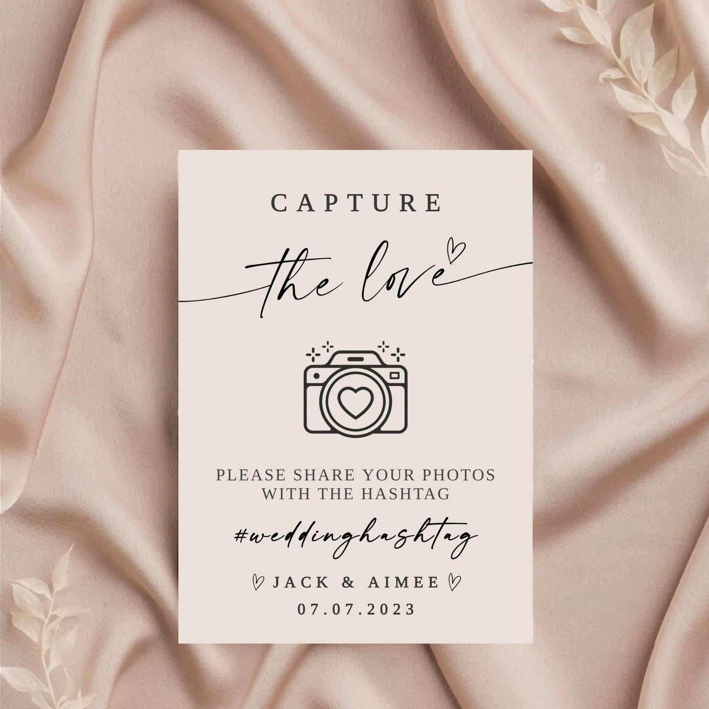 Wedding Photo Sign l Capture the Love Sign l Minimalist Wedding Hashtag Sign l Wedding Social Media Hashtag Sign l Instagram Wedding Sign